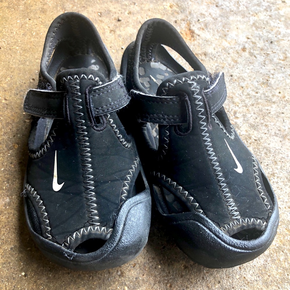 Nike toddler sz7 sandals